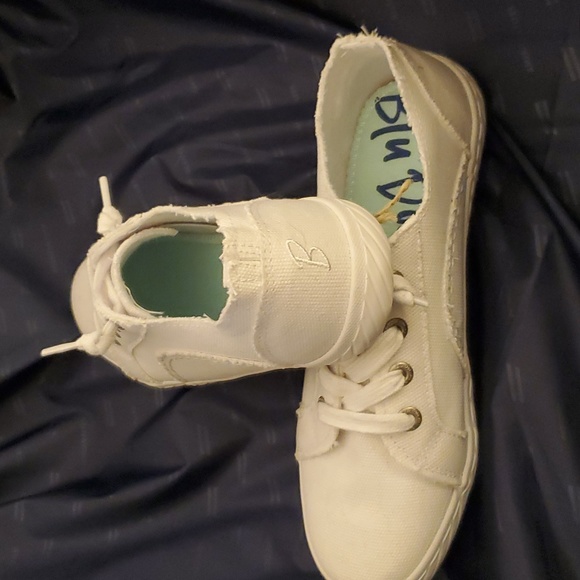 Blu Dor NEW Women's White Canvas Sneaker with Memory Foam Insole Size 9.5 - Picture 8 of 9
